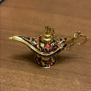 Elegant Gold and Red Decorative Genie Lamp